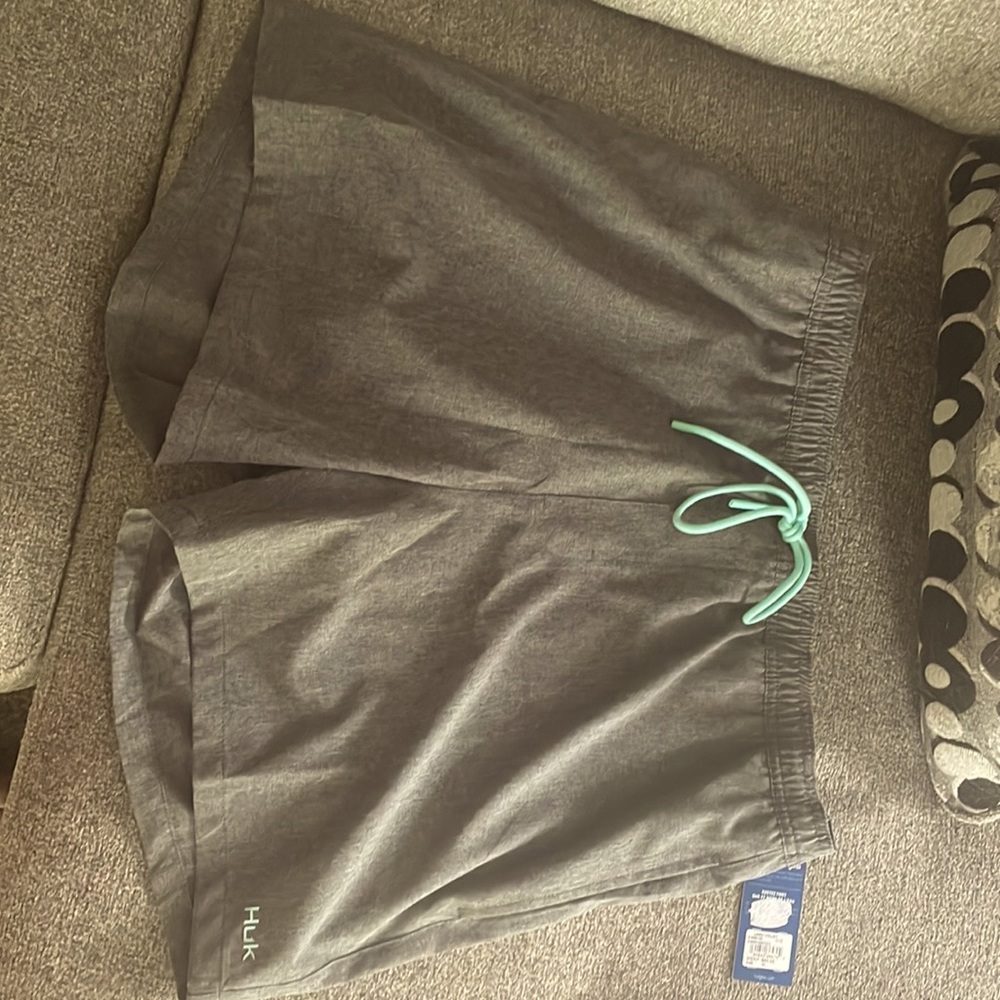Huk xl men’s gray shorts with a teal drawstring. Brand new never worn.